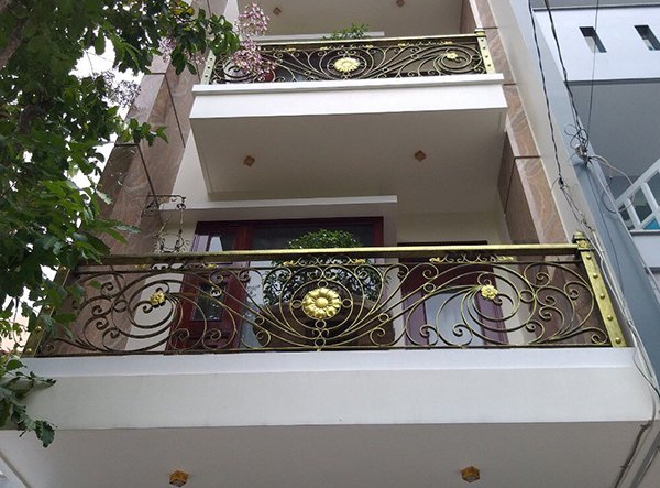 thi c&ocirc;ng cầu thang quảng ng&atilde;i